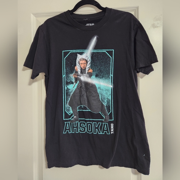 ✨️3/$20✨️ Star Wars Ahsoka Tee Shirt Size M - Picture 1 of 1